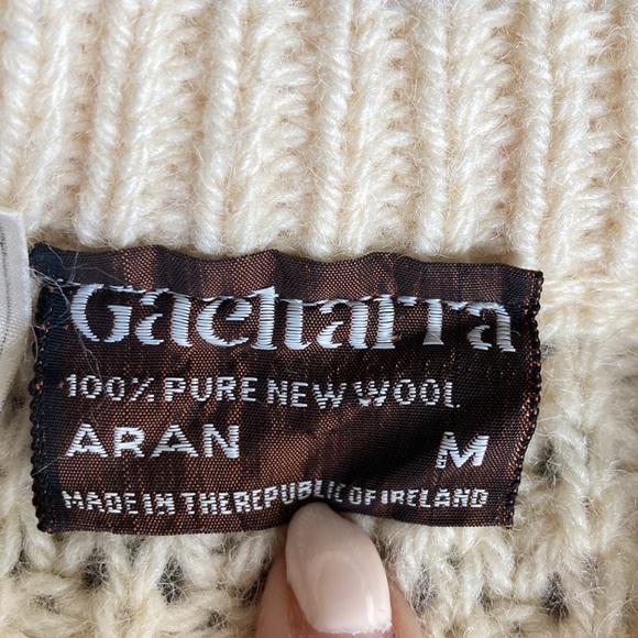 Elegant Men's Cable Knit Crewneck Sweater - Picture 6 of 13